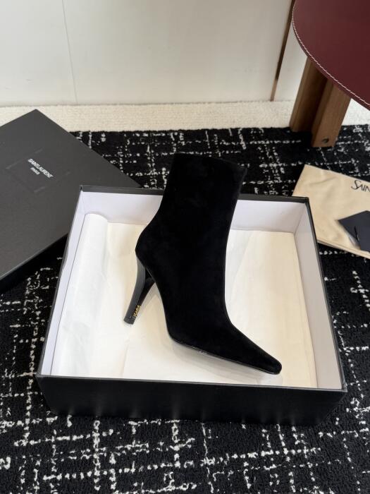 Saint Laurent image 5