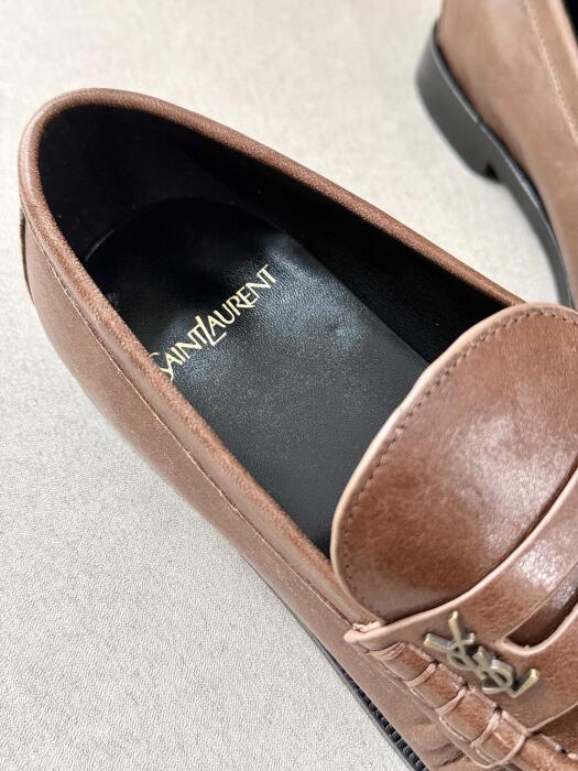 Saint Laurent image 4