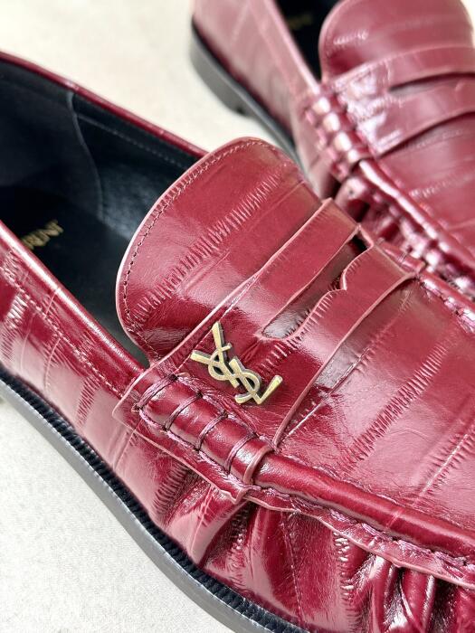 Saint Laurent image 5