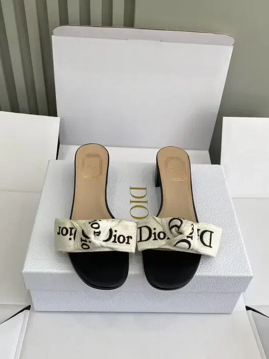 Dior image 0