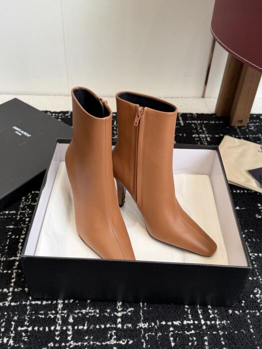 Saint Laurent image 2
