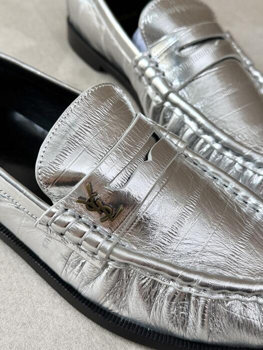 Saint Laurent image 6