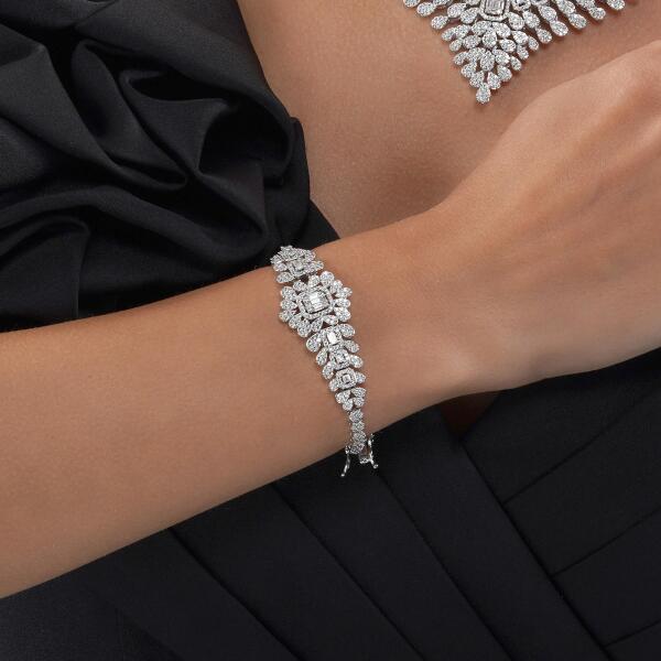 V-Shaped Zircon Silver Set image 3