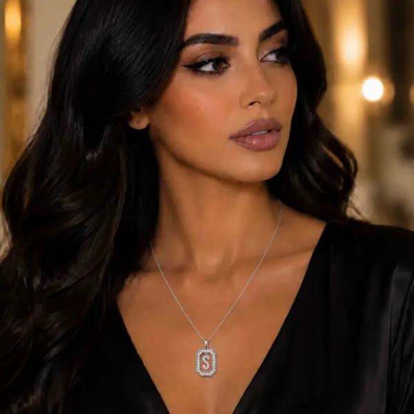عقد الأحرف المطلي بالذهب image 1