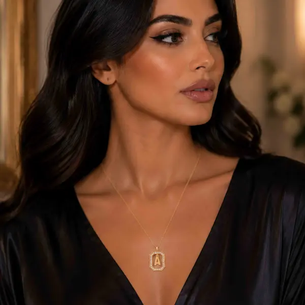 عقد الأحرف المطلي بالذهب image 0