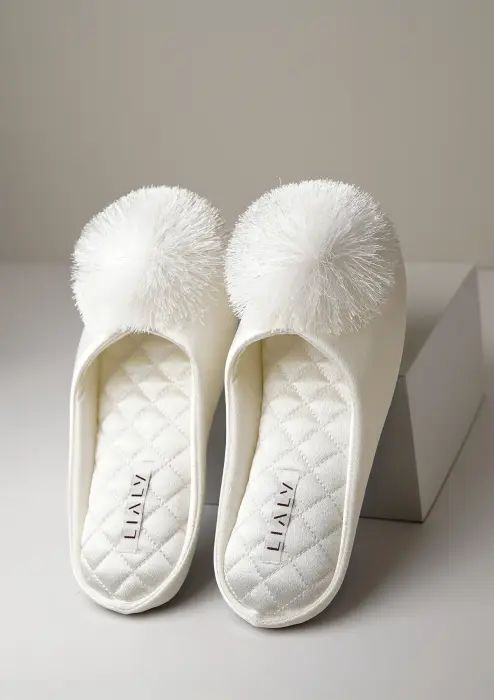 Slippers - Play image 0