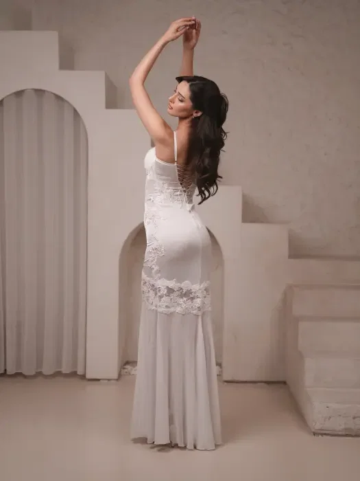 White Bouque image 6