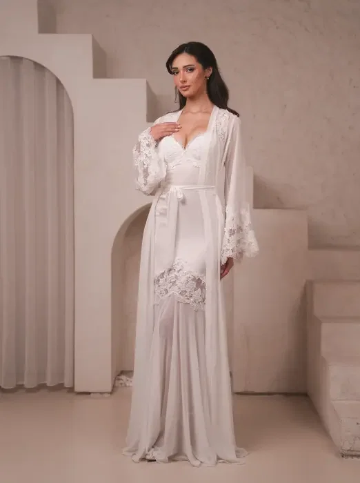 White Bouque image 1