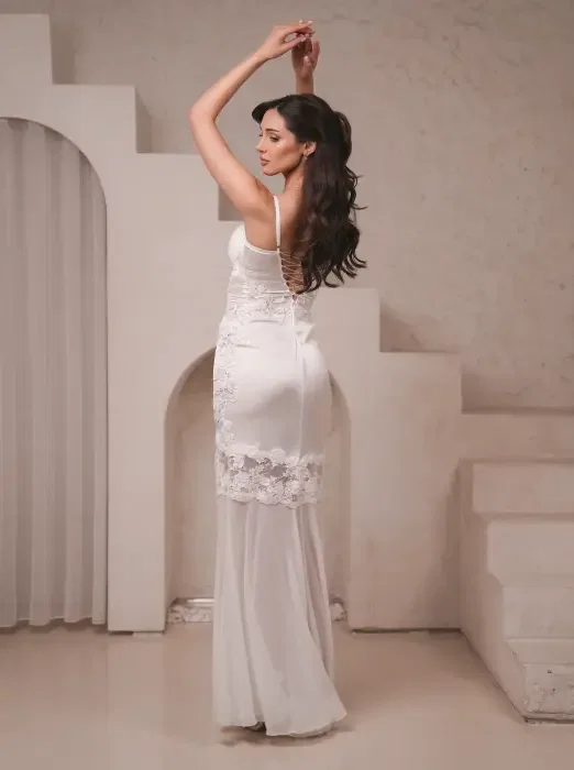 White Bouque image 13
