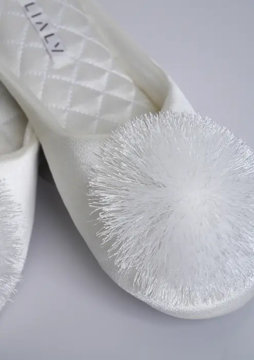 Slippers - Play image 3