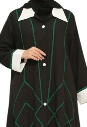 عباية سوداء صيفية بتطريز أخضر من Bazar Elegance image 1