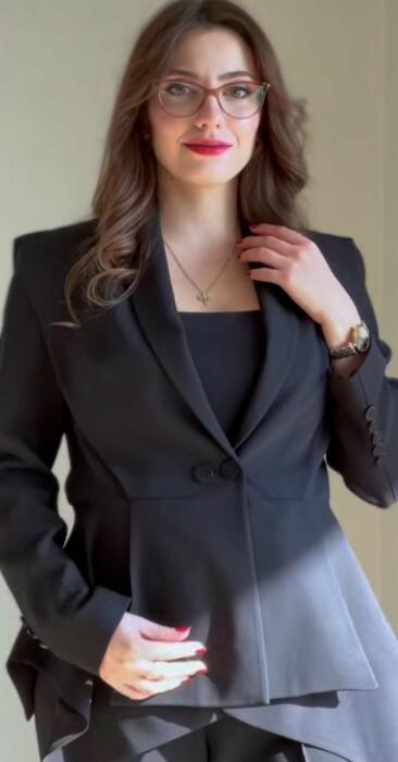 بدلة نسائية بأكمام طويلة بتصميم مميز متعدد الطبقات على جانبي الخصر، وبنطلون مستقيم بخصر مرتفع، طراز أنيق للنساء لارتدائه في المكتب والمناسبات image 3