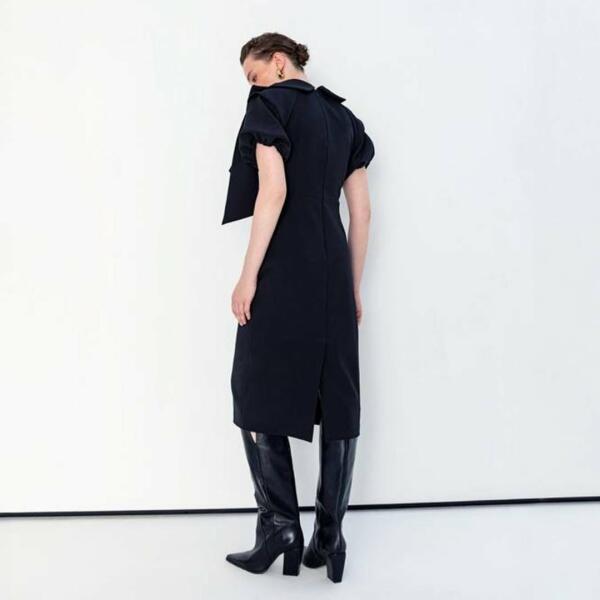 Women's round neck dress with large bow detail and elegant design with short sleeves image 9