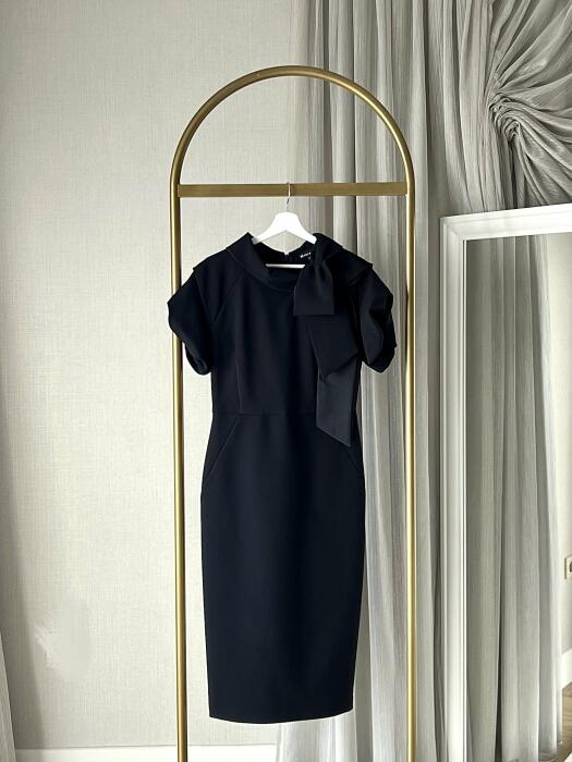 Women's round neck dress with large bow detail and elegant design with short sleeves image 5