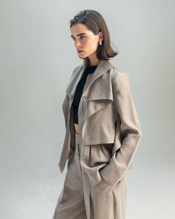 Women's 2-piece suit, featuring a distinctive front-facing jacket and high-waisted wide-leg pants, suitable for work and daily commuting image 9