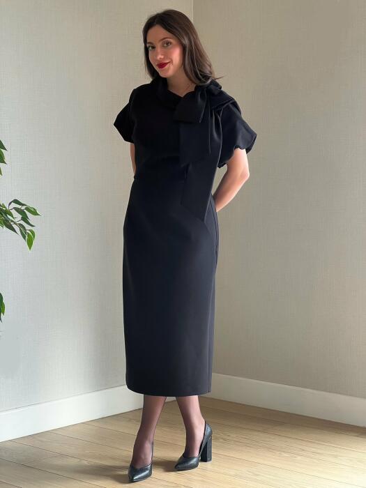 Women's round neck dress with large bow detail and elegant design with short sleeves image 4