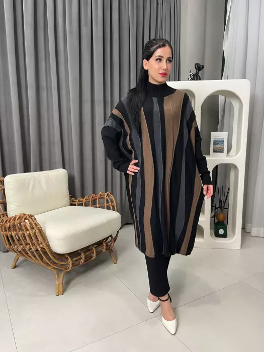 Modern Knitted Blouse image 2