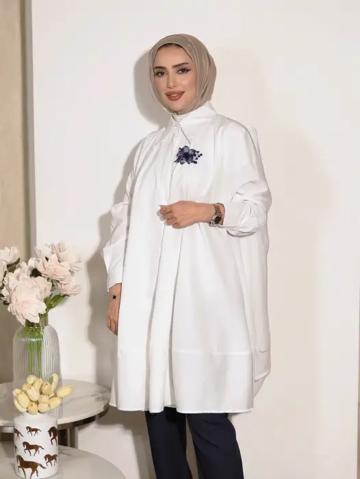 قميص قطني مع بروش - اوف وايت - FS image 1