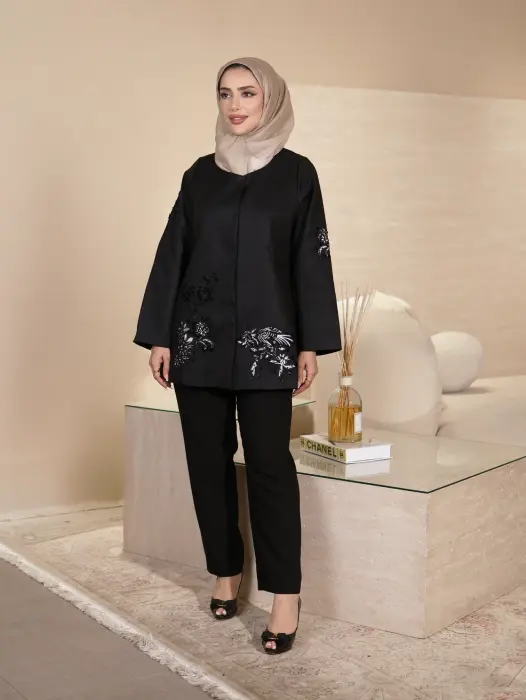 جاكيت مزين بتطريزات - اسود - 1 image 0