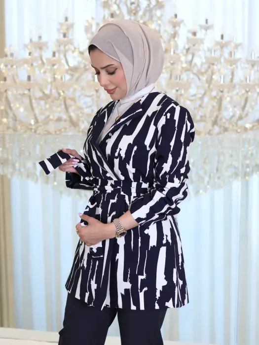 Crepe Jacket image 2