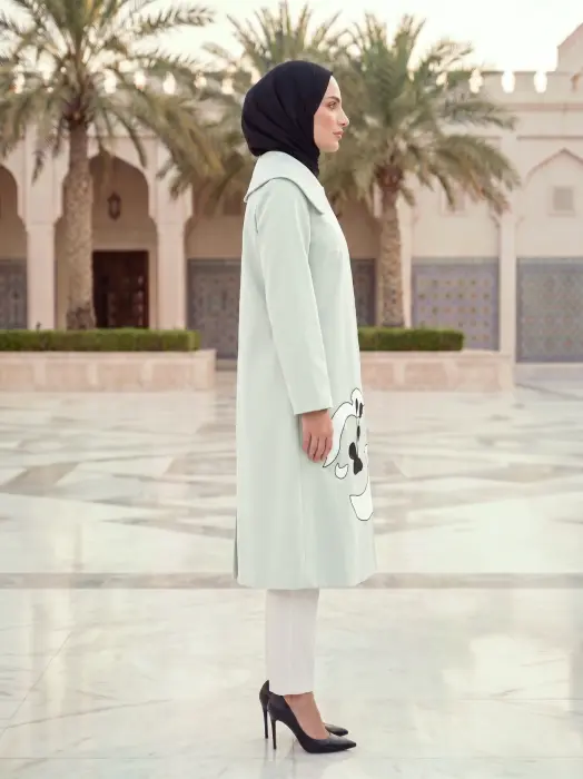 Long jacket with a wide collar image 4