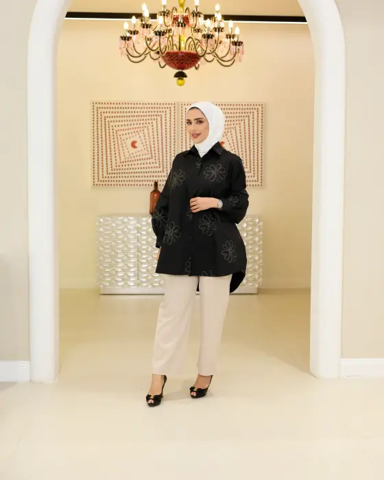 قميص بطباعة ورود image 0