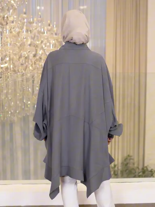 Long and loose shirt image 11