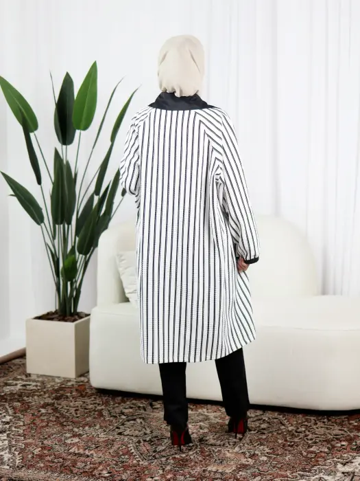 جاكيت بنقش بارز-ابيض مقلم اسود-FS image 3