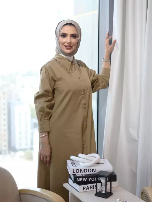 فستان بياقة من كرستال - عسلي - 4 image 3