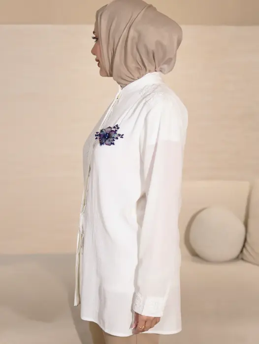 قميص من الكريب مع بروش - اوف وايت - 1 image 2