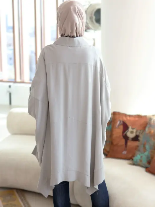 Long and loose shirt image 3