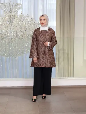 Jacket made of guipure lace image 4
