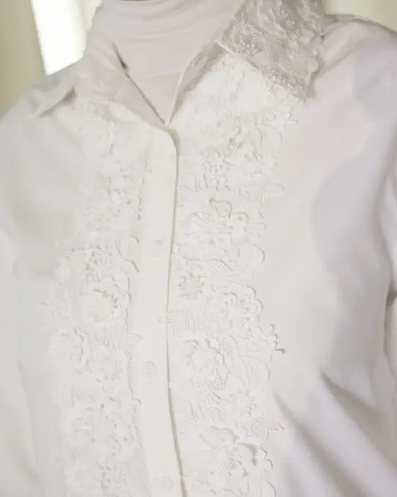 Cotton shirt with lace image 3