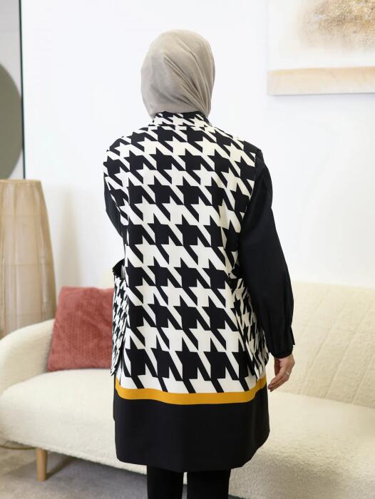 جيليه من الكريب بنقش هندسي image 3