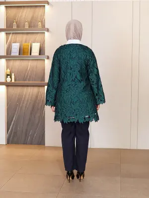 Jacket made of guipure lace image 2