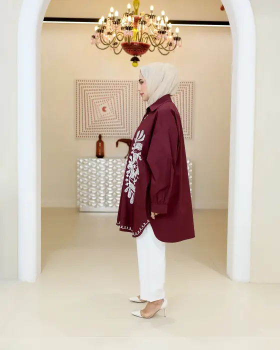 قميص بتطريزات متناسقة-عنابي-FS image 1