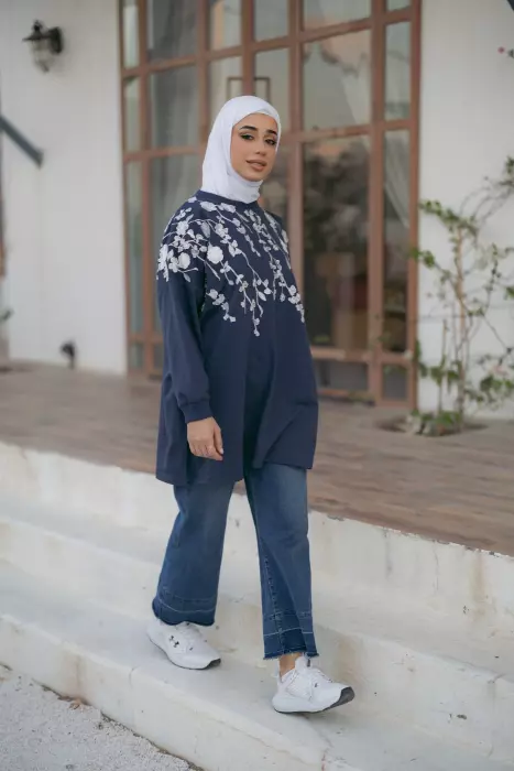 بلوزة بتطريز يدوي image 7