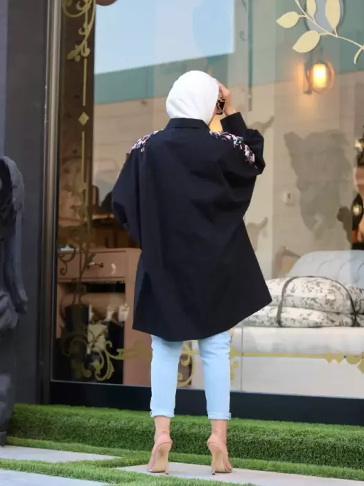 قميص قطني مع تطريز شك image 3