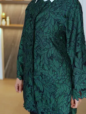 Jacket made of guipure lace image 3