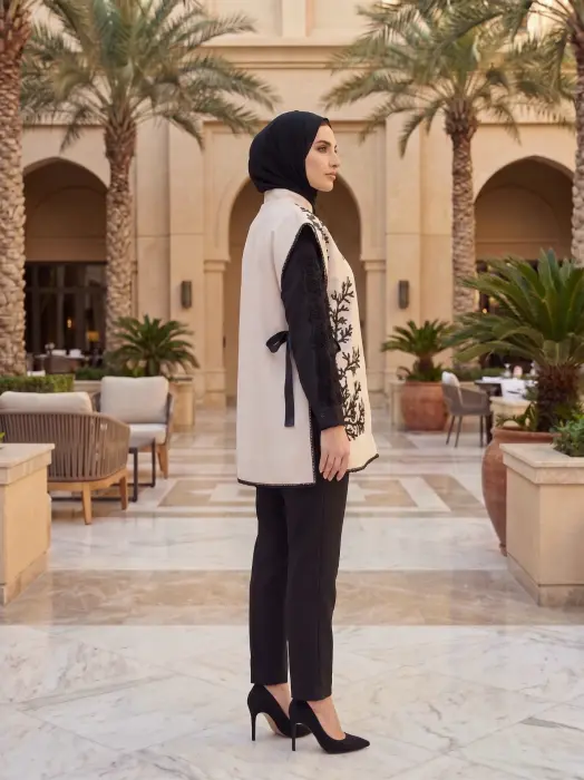 Luxurious lace-edged vest-Beige-2 image 1