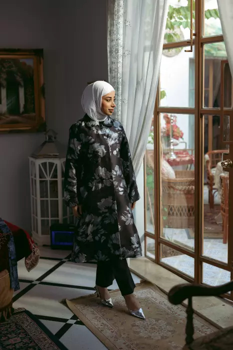 جاكيت طويل بزخرفة زهور - اسود - 2 image 1