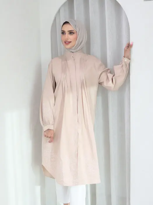 قميص طويل بكسرات على الصدر image 1