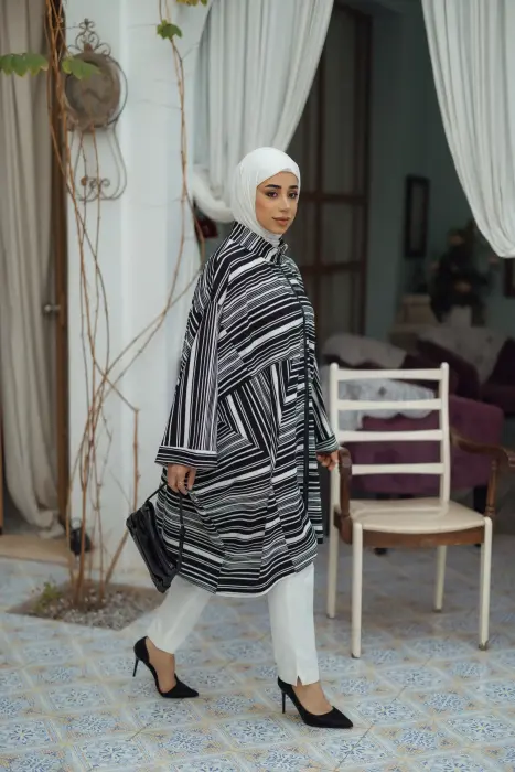 قميص طويل واسع وعصري image 4