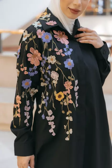 Elegant Shirt With Roses image 3