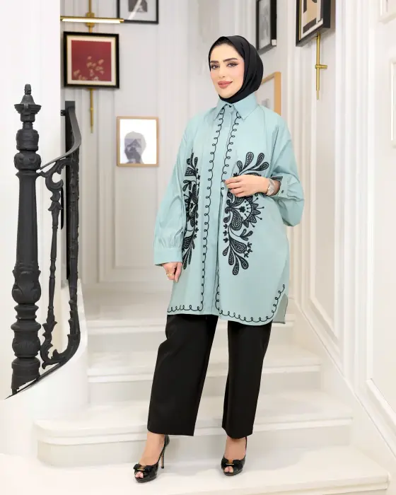 قميص بتطريزات متناسقة image 0