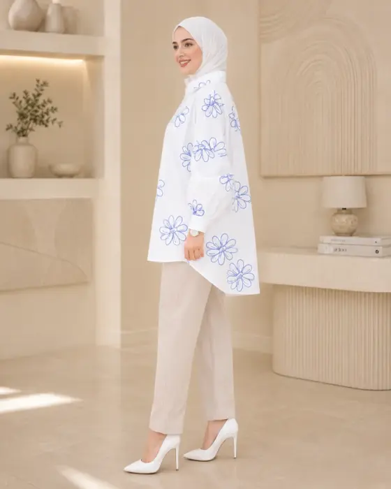 قميص بطباعة ورود image 5