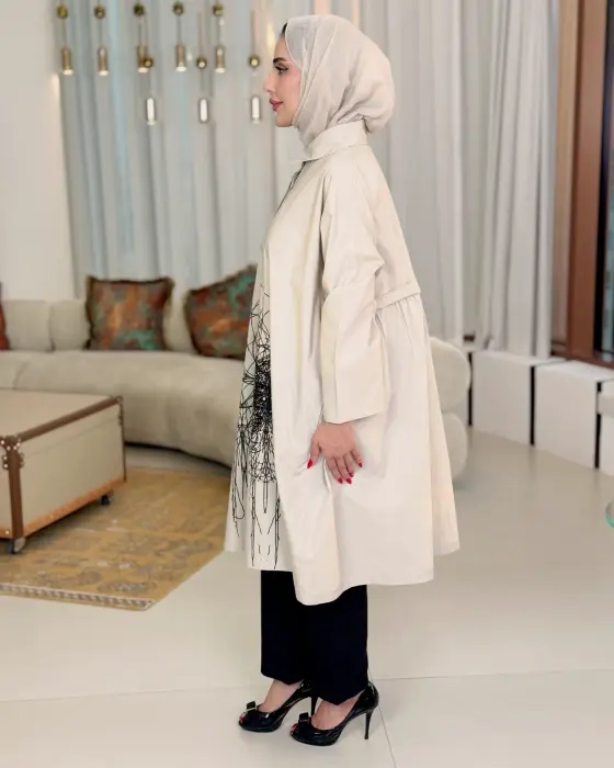 قميص طويل بطباعة فنية image 9