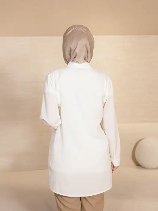 قميص من الكريب مع بروش - اوف وايت - 1 image 3