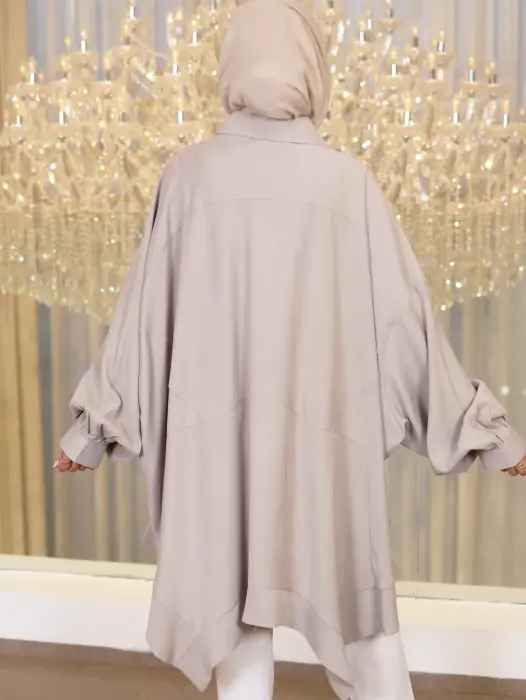 Long and loose shirt image 7