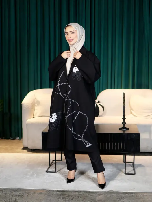 جاكيت طويل مع ورد بكرستال-اسود-fs image 0